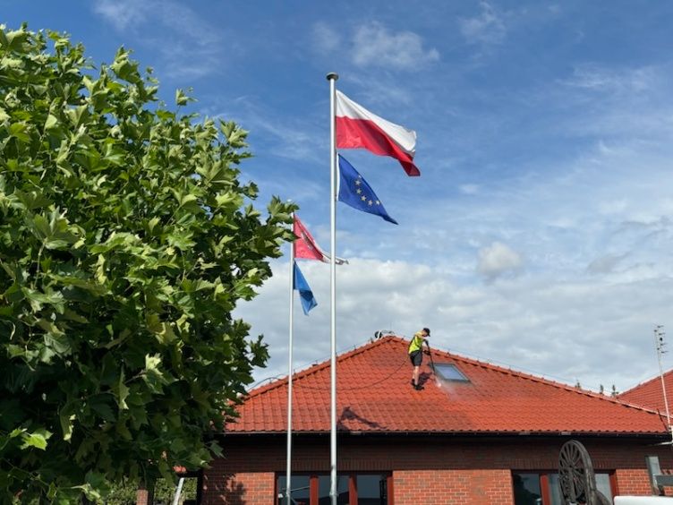 Mycie dachu Bolechowo - metoda alpinistyczna